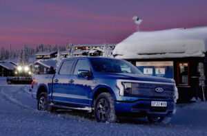Helelektriske Ford F-150 i snøen