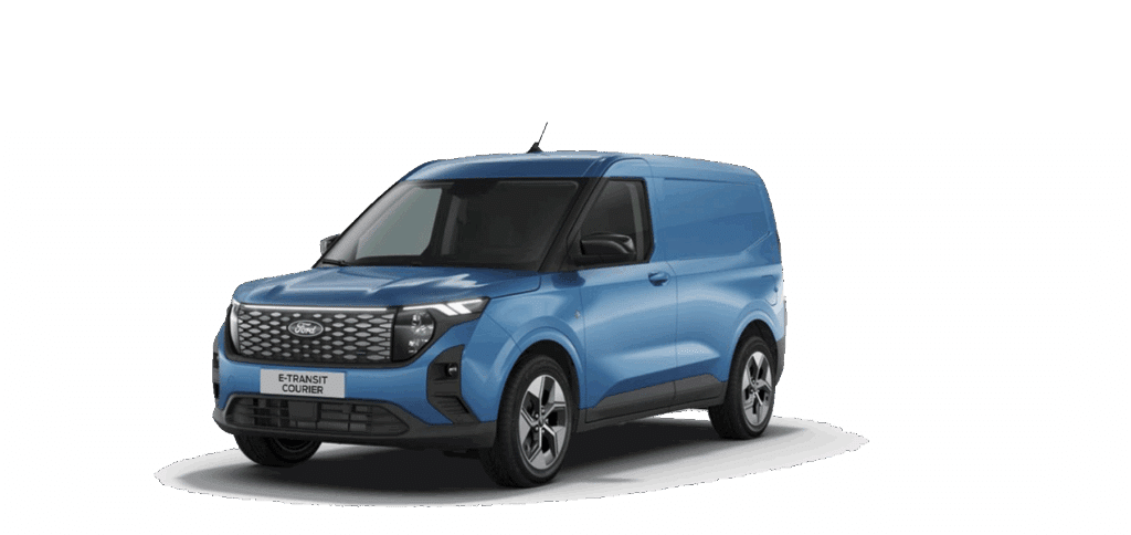 Blå Ford E-Transit Courier varebil på hvit bakgrunn