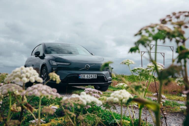Pressen har testet Volvo EX60: Dette sier de
